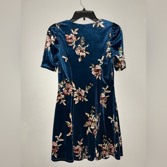 Forever 21 - Velvet Dress - Picture 2 of 6